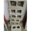 Image 1 : (6) Cinder Blocks 8'' x 16' 