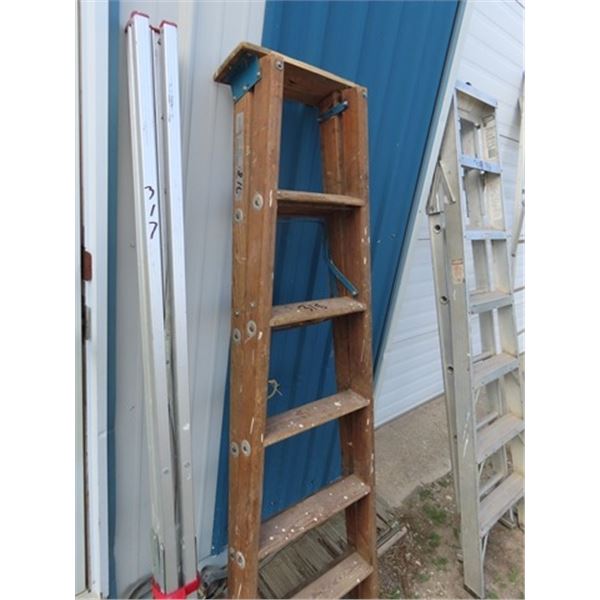 Wood 6' Ladder