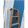 Image 2 : Wood 6' Ladder