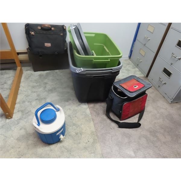 5 Storage Tubs with Lids, Picnic