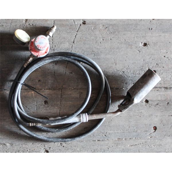 CURVED HAND HELD TIGER TORCH WITH REGULATOR