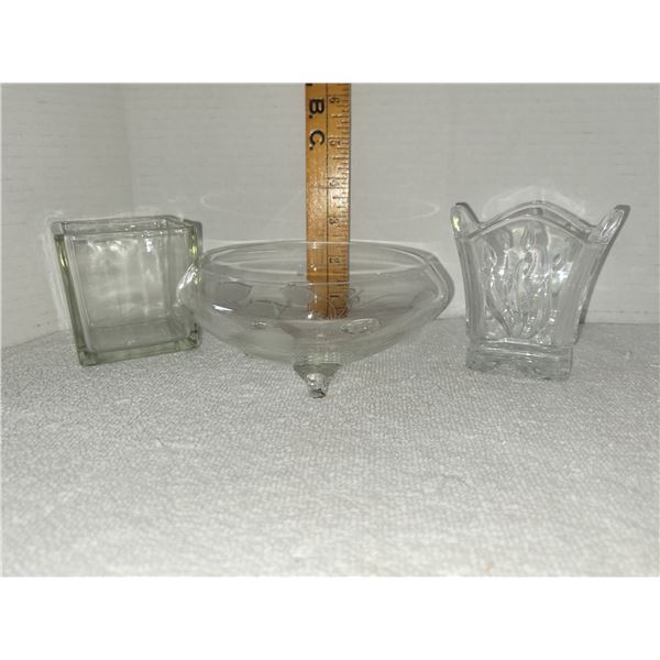 LOT OF 3 CANDLE HOLDERS AND FRESH FLOWER DISH