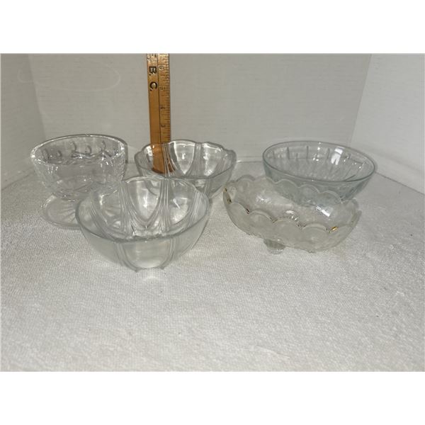 MIXED LOT OF GLASS BOWLS