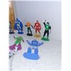 Image 4 : RANDOM LOT OF DC SUPER HEROES SMALL FIGURINES