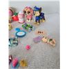 Image 5 : LOT OF GIRLS SMALL TOYS