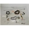 Image 2 : LOT OF JEWELLERY (NECKLACE, CHARM BRACELET, MORE)