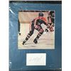 Image 1 : 16 X 20 MATTE WAYNE GRETZKY SIGNED DISPLAY WITH COA