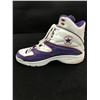 Image 3 :  CARL MALONE SIGNED AND BASKETBALL SHOE