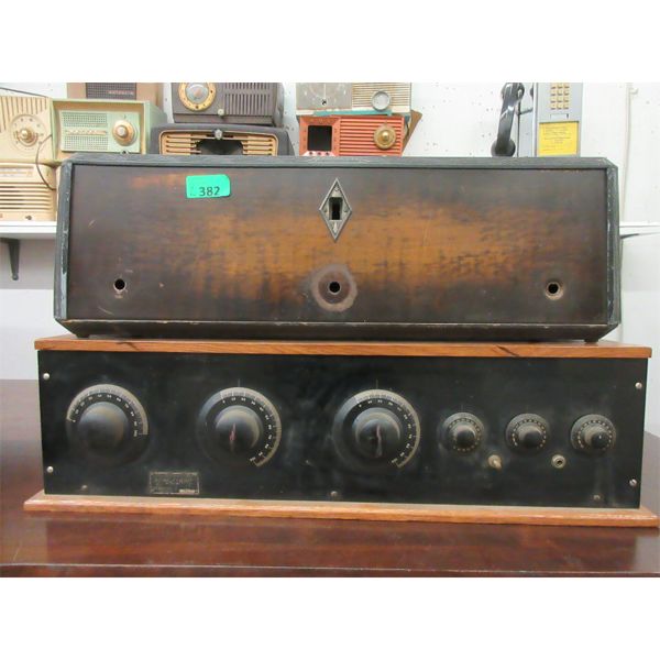 Vintage Heraldyne Radio & Radiola-33 Case