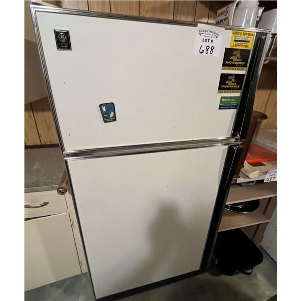GE Fridge with freezer
