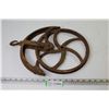 Image 1 : *12" Cast Iron Well Pulley Wheel (damaged)
