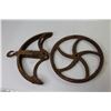 Image 3 : *12" Cast Iron Well Pulley Wheel (damaged)