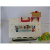 Image 2 : Fisher-Price Family Play School w/ Contents