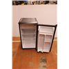 Image 3 : *Danby Bar Fridge - 18" x 18 1/2" x 34"