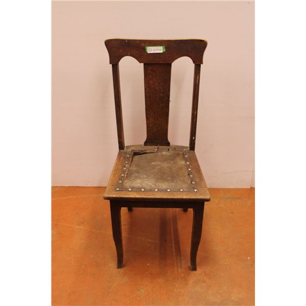 *Vintage Wooden Chair (Damaged)