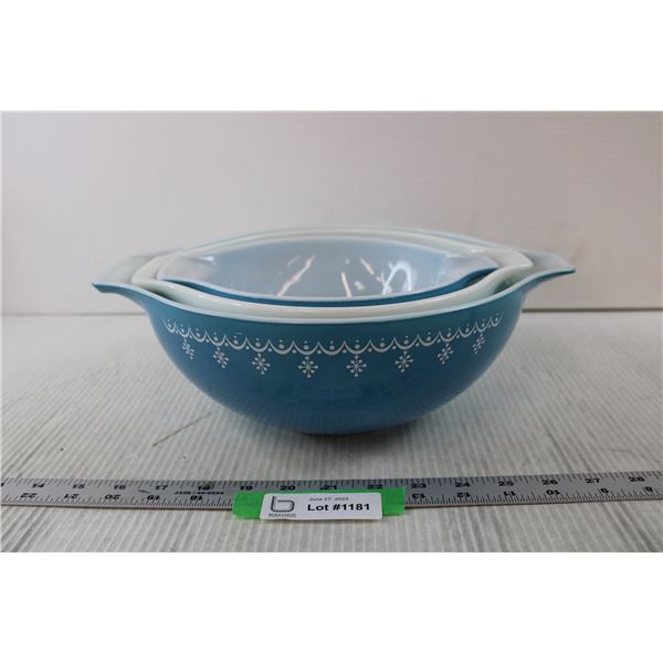 Garland Snowflake Pyrex Nesting Bowls (Missing Fourth Bowl in Set)