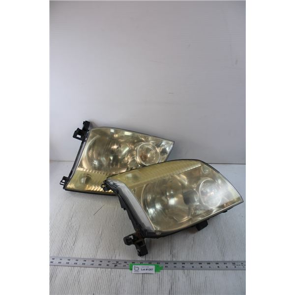 (2) Nissan XTrail Head Lamp Assemblies (Consigner says in working order)