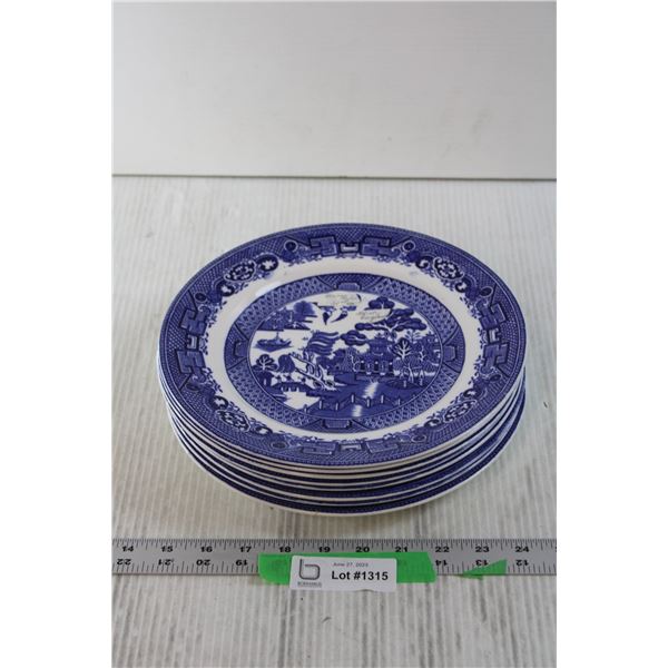 Set of Blue Willow Dinner Plates