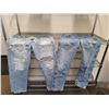 Image 4 : 30 x 32 Blue Jeans+ 32 x 30 Blue Jeans + 34 x 30 Blue Jeans + Medium and Extra Large T Shirts + (2) 