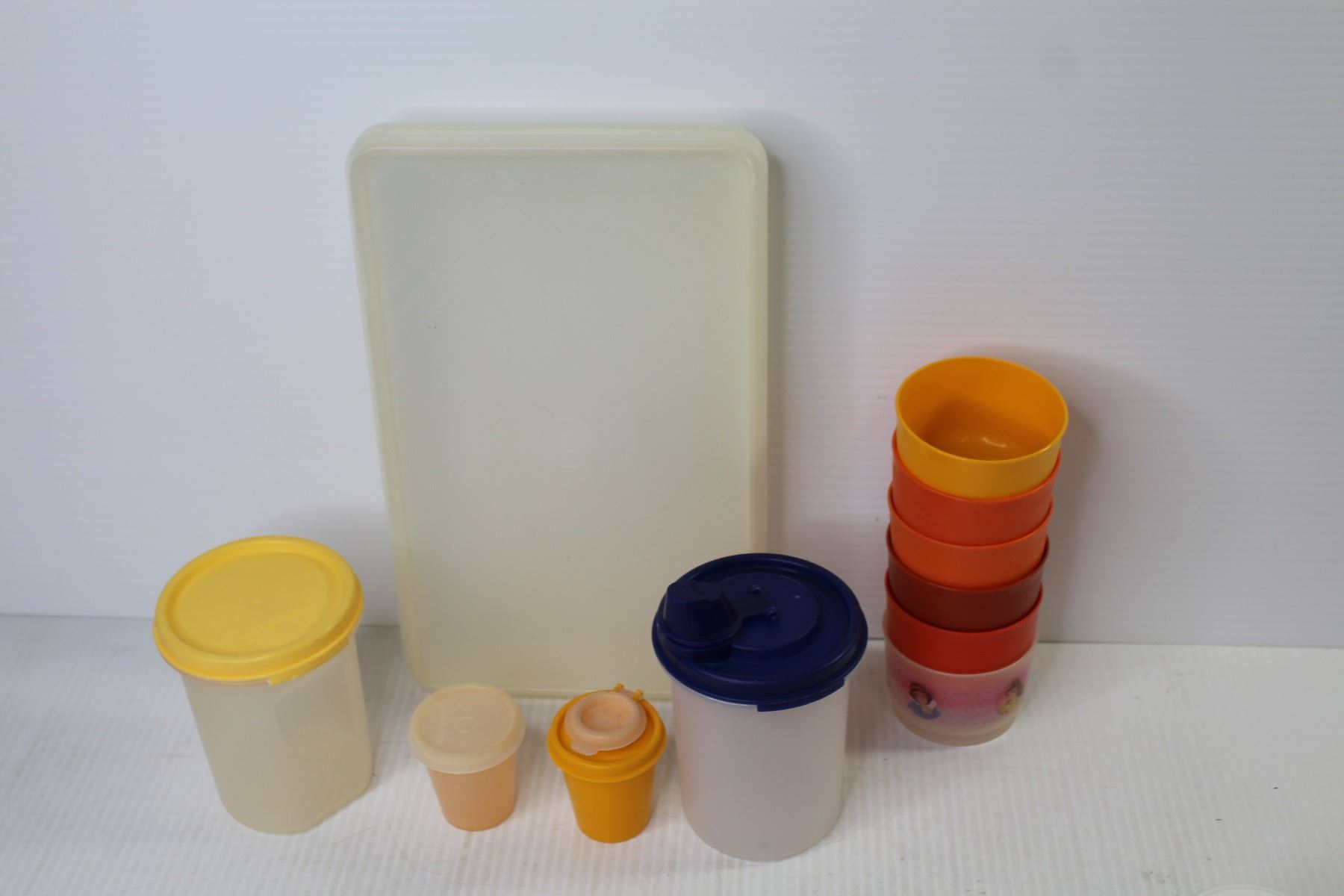 Assorted Tupperware Assorted Tupperware - (8) Corning Ware Cups