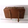 Image 1 : Vintage Brown Suitcase (Doesn't Fully Close)