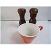 Image 3 : Fire king Mug, Melmac Mug, Salt/Pepper, Spice Jars, Tupperware Bowl
