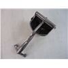 Image 3 : Vintage Wear Ever Aluminum hand Held juicer/Squeezer
