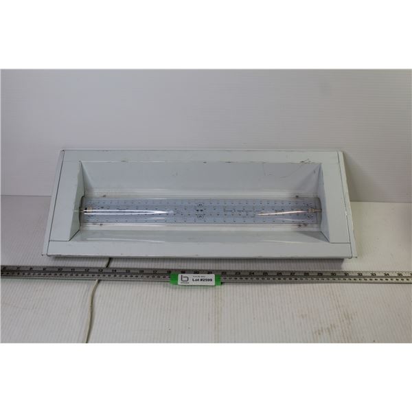 Daisey Chain Grow light 19w Led w/Chain (bulb works but has issues)