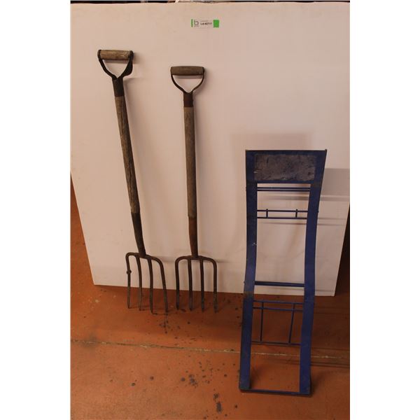 *(2) Pitch Forks + Metal Stand