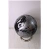Image 2 : Black Globe