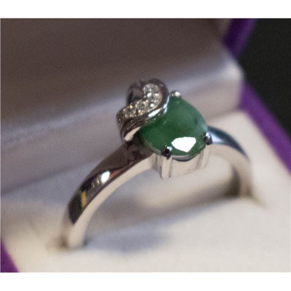 BZ511-95 SILVER 1.6CT EMERALD SIZE 8 RING