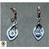 Image 1 : DANGLING 0.75 CT CZ CENTER WITH CLEAR