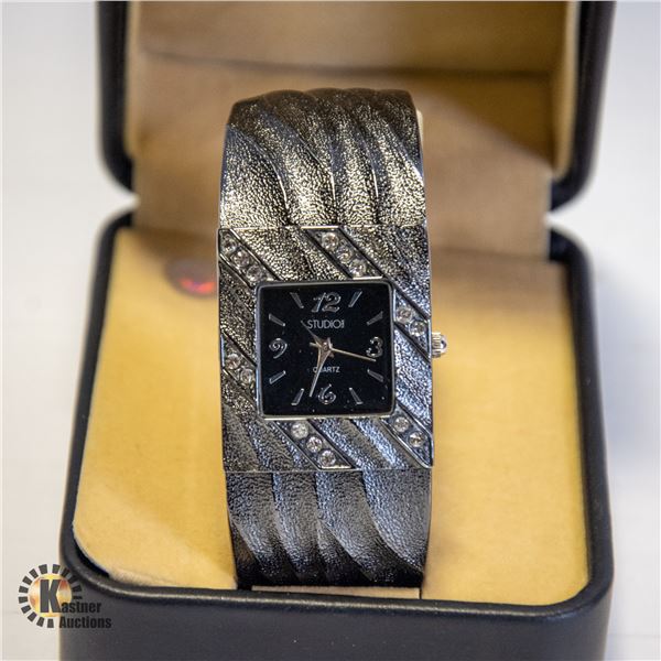 ELVIS PRESLEY WATCH BOX W/LADIES WATCH