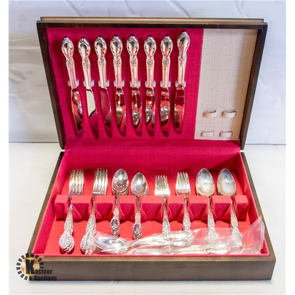 VINTAGE ROGERS & SONS FLATWARE IN WOOD CANTEEN