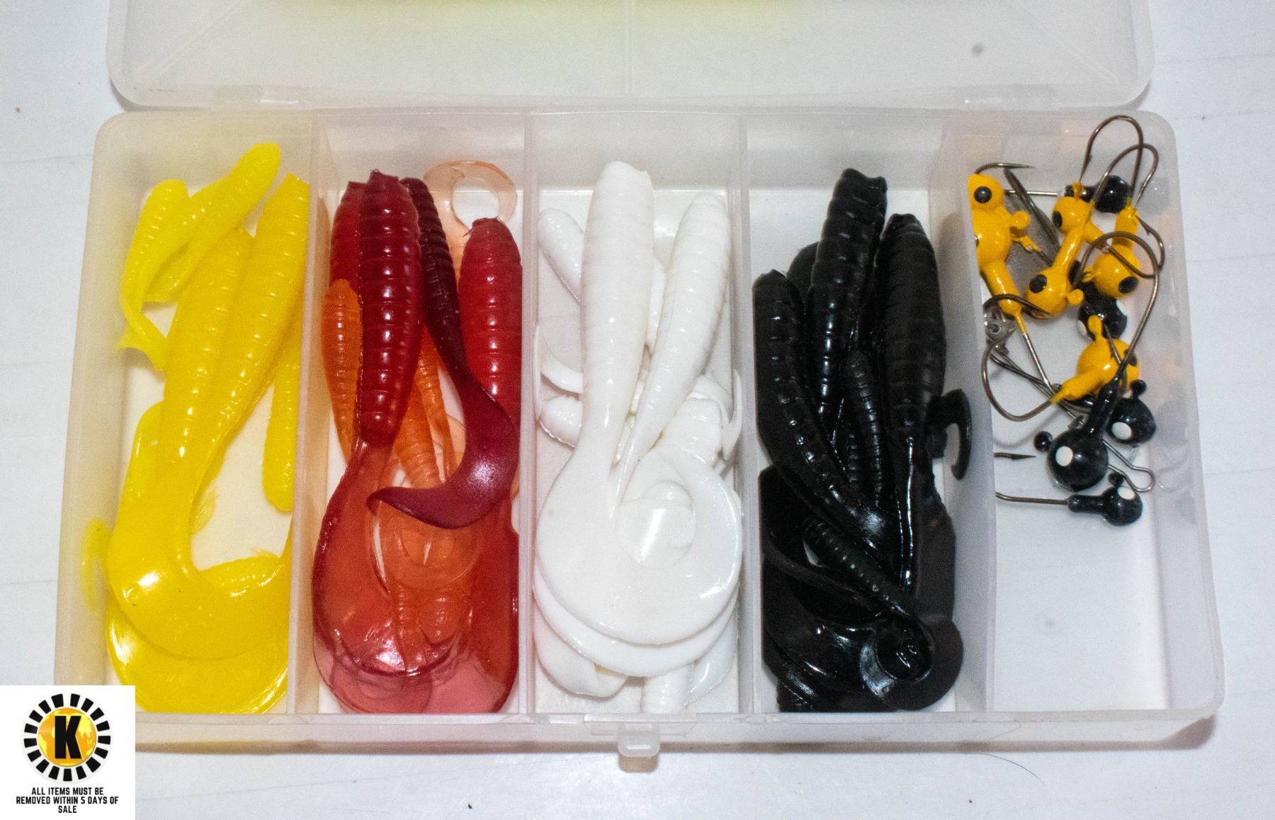 CONTAINER WITH VARIOUS JIGS & JIG HEADS