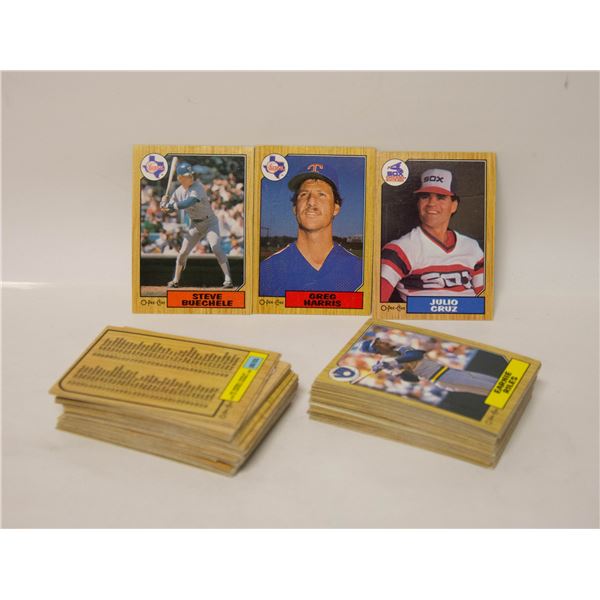 LOT ASSORTED VINTAGE BASEBALL CARDS