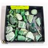 Image 1 : TRAY OF GENUINE GREEN AVENTURINE, JADE