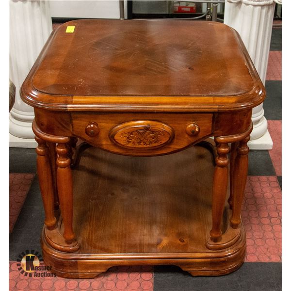 OAK FINISH DINING ROOM TABLE 2'X2' W/ DRAWER