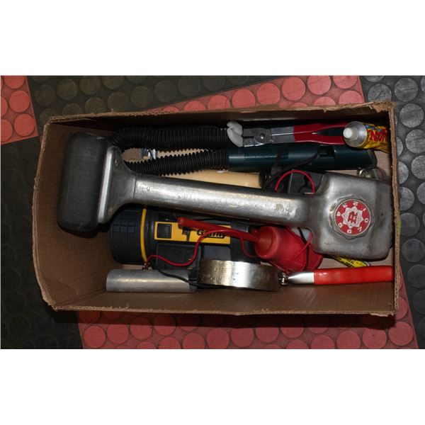 MISCELLANEOUS TOOLS INCLUDING CARPET KICKER