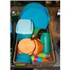 Image 1 : 31 PC TUPPERWARE SET