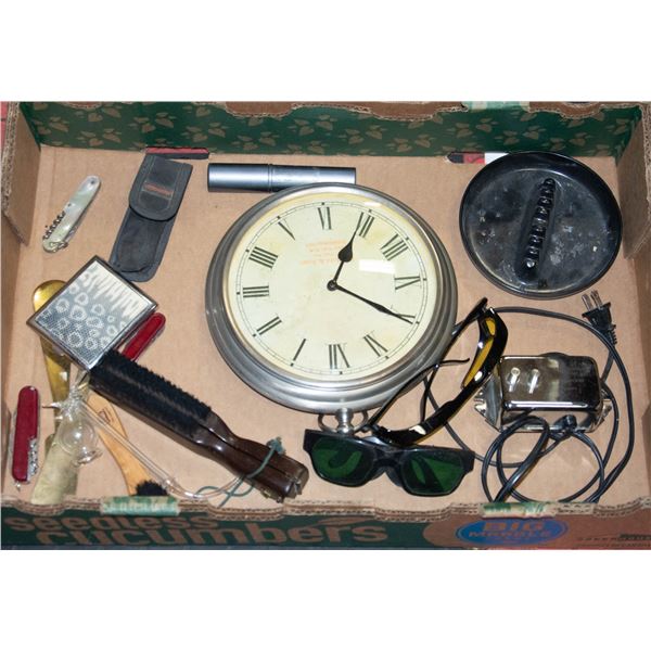FLAT OF VINTAGE COLLECTABLES