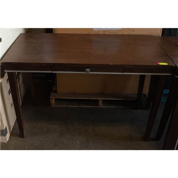 TABLE W/ DRAWER