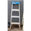 Image 1 : 4FT ALUMINUM LADDER