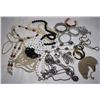 Image 1 : LARGE LOT OF UNCLAIMED FASHION JEWELRY PIECES