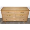 Image 1 : ESTATE VINTAGE DRESSER (MISSING ONE HANDLE)