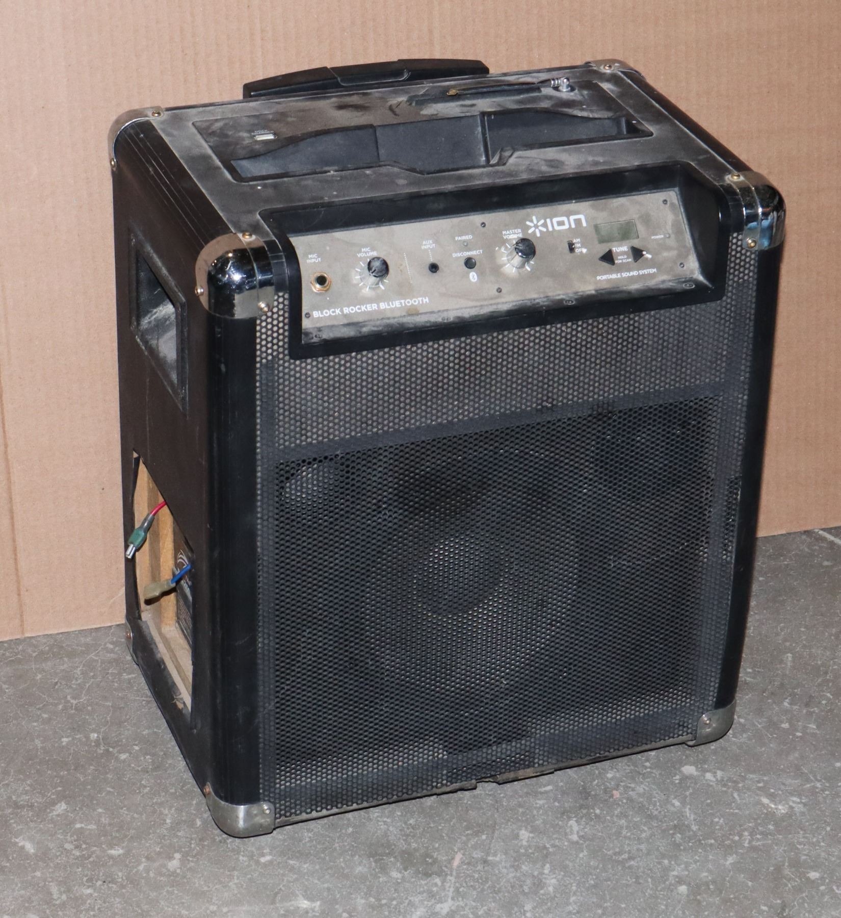 ION AUDIO BLOCK ROCKER BLUETOOTH SPEAKER