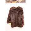 Image 5 : *Women's Muskrat Fur Coat - Size Small