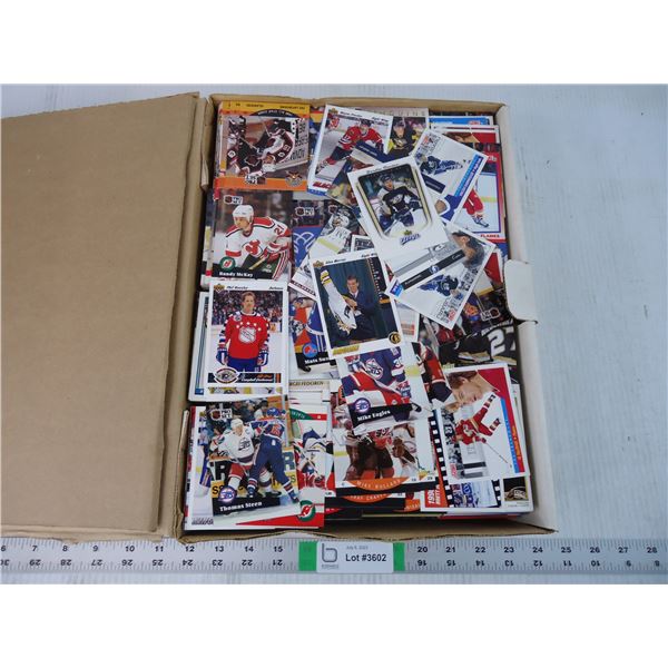 Lot of over 2500 Hockey Cards