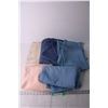 Image 1 : Assorted Linens