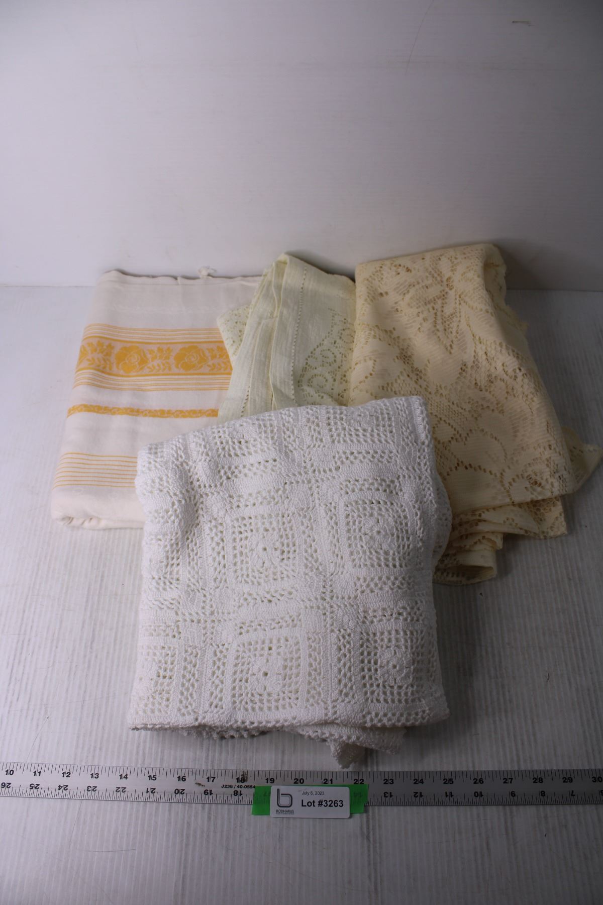 Assorted Linens - Bodnarus Auctioneering